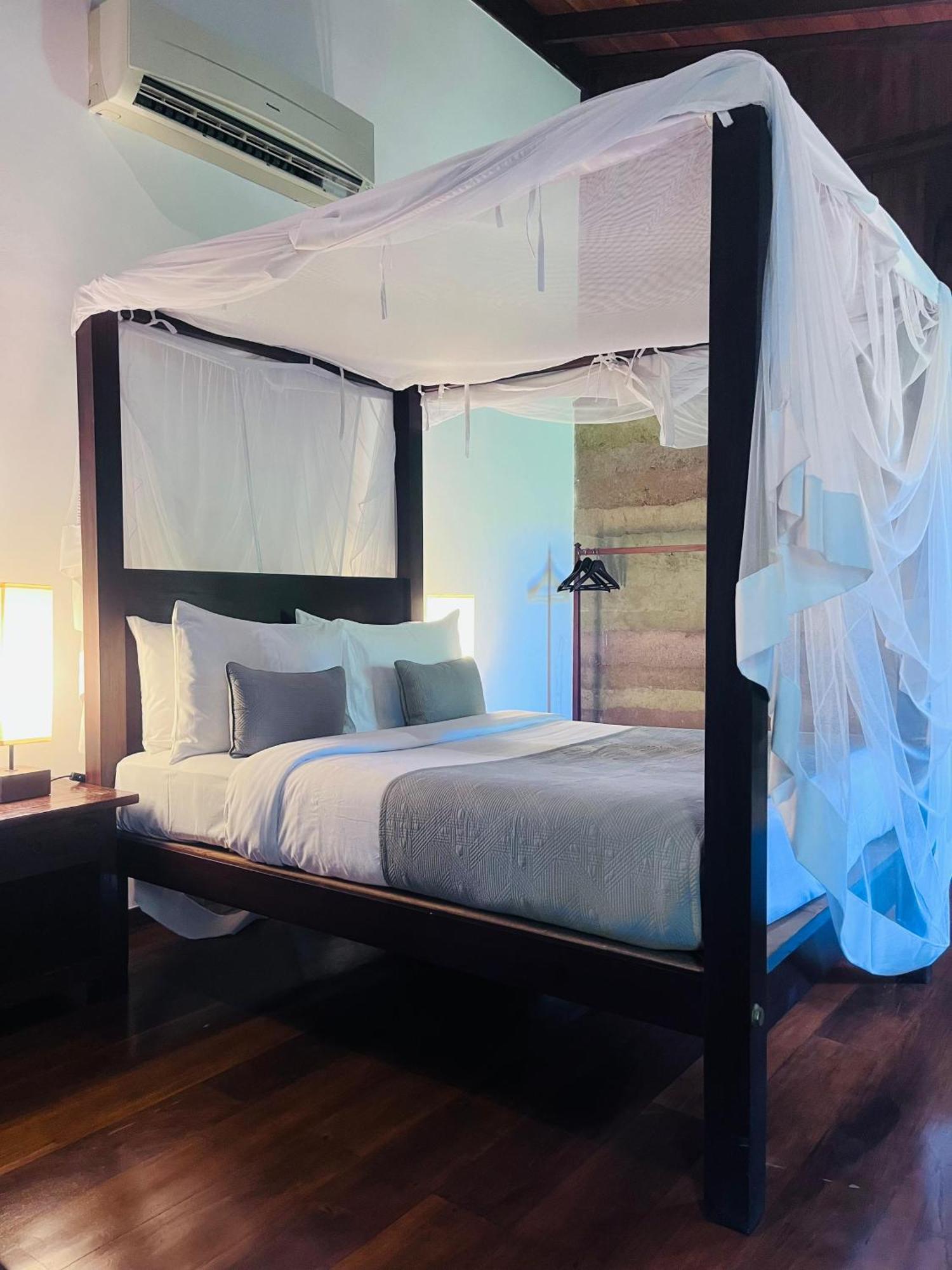 No 05 Middle Street Hotel Гале Екстериор снимка
